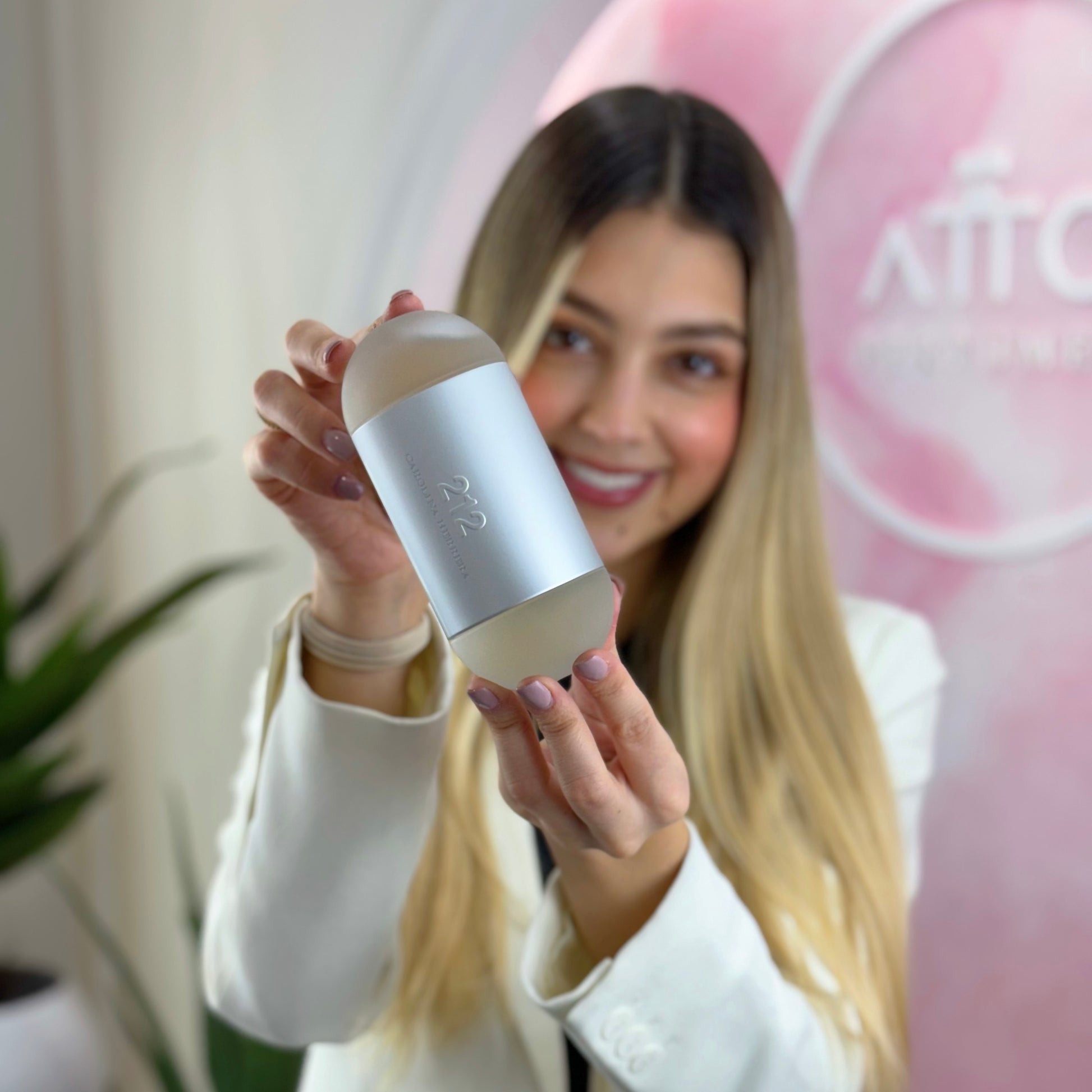 212 NYC Carolina Herrera 100ml EDT Mujer – Attoperfumes